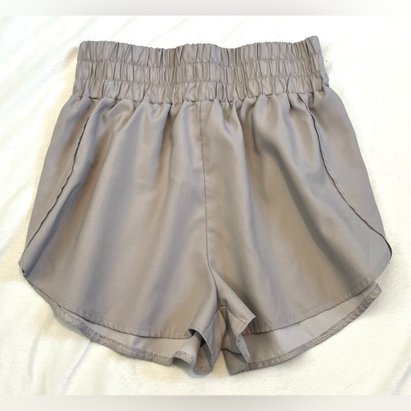 SHEIN Pants - SHEIN Women’s Gray Wide Elastic Waist Polyester Blend Running Shorts Sz S